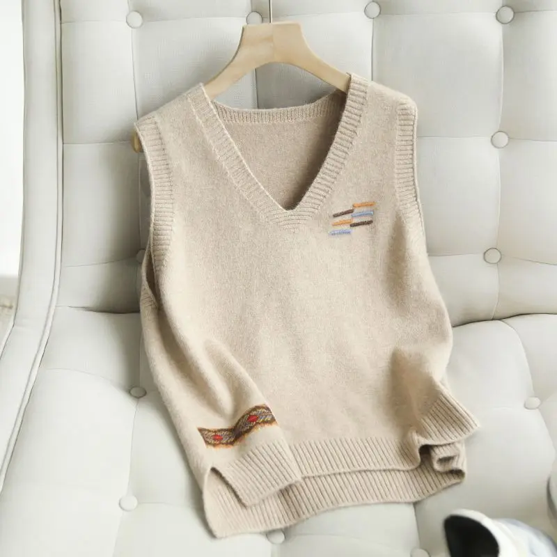 Knitted Women's Vest 2024 Spring and Autumn New Style Loose and Versatile Sleeveless Sweater Tank Top Korean Edition Horse Clip