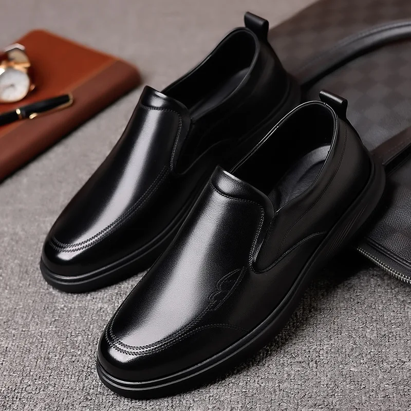 New Leather Shoes Outdoor Men Loafers Slip On Business Casual Leather Shoes Classic Soft Hombre Breathable Men Shoes Flat