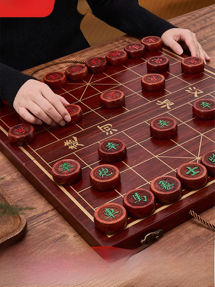 

Большой портативный китайский шахматный набор в подарочной коробке из красного дерева, с доской и фигурами из красного дерева, высококачественные фигуры из красного дерева