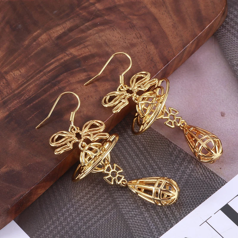 أقراط على شكل فيونكة مجوفة من HQ للسيدات من النحاس المطلي بالذهب بتصميم قطرات الماء أقراط عصرية مخصصة إكسسوارات فاخرة هدايا