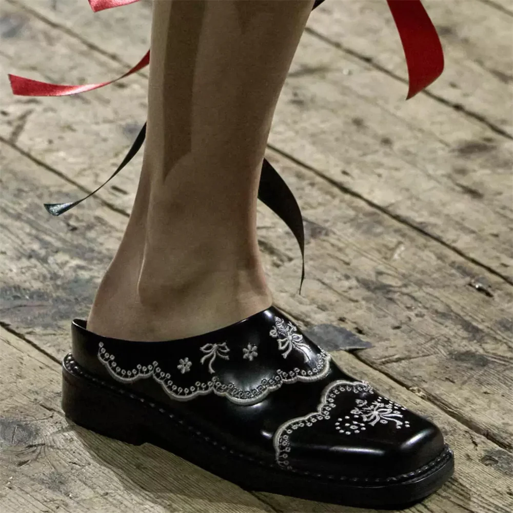 Dark Retro Embroidered Lace Derby Shoes Men Square Toe Thick Heel Casual Leather Shoes Classical Lace Up Block Single Shoes
