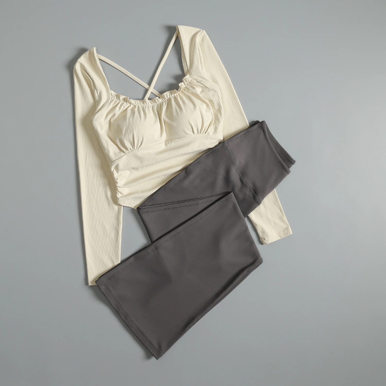 

Сексуальный и красивый женский костюм для йоги на спине осень с нагрудником, спортивный дышащий высококачественный утренний костюм с длинными рукавами