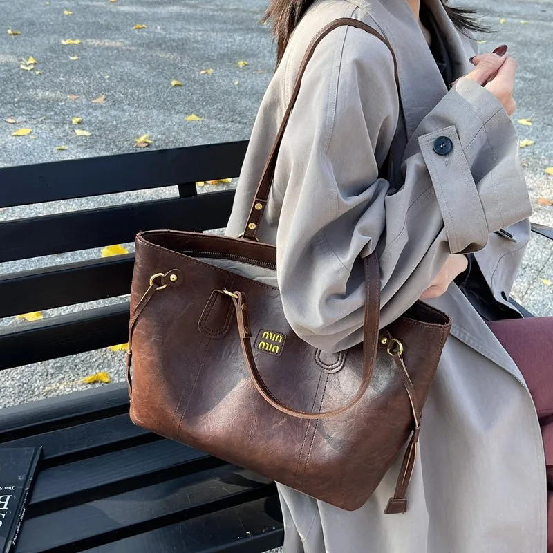 

Большая женская сумка-тоут 2025 года, легкая сумка из искусственной кожи с цветными блоками, регулируемый ремень