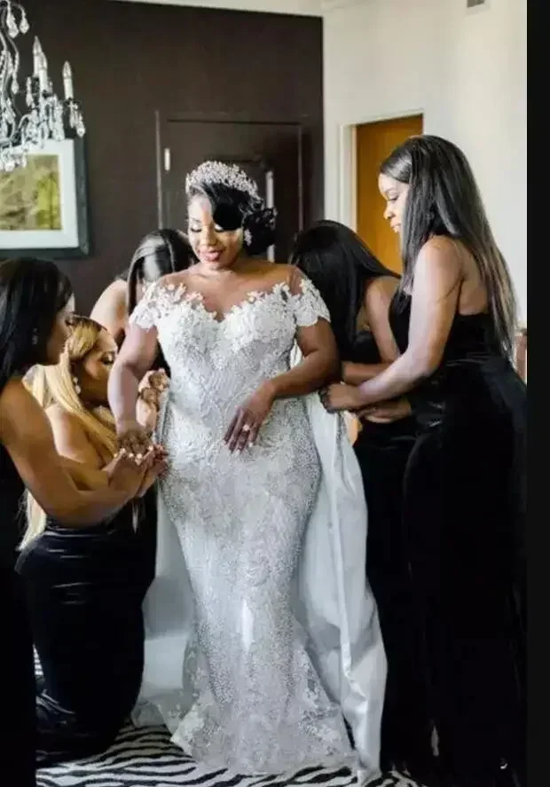 Personalizado decote colher mangas curtas plus size vestido de casamento com trem destacável robe de mariée rendas apliques vestido de noiva