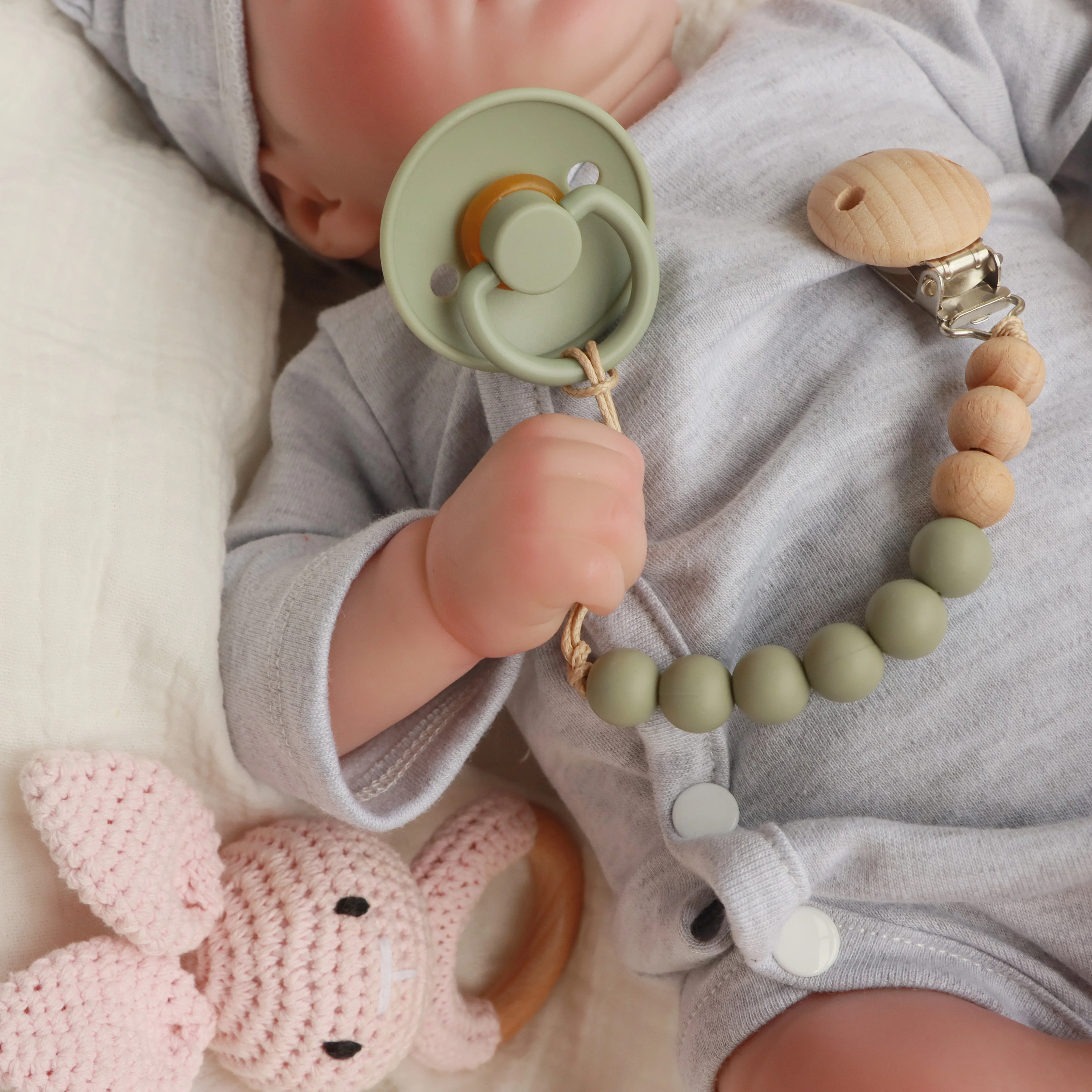 Erduo Baby Wooden Teether Silicone Beads Wood Pacifiers Clip Sucking Soother Clip Nipple Holder Chain for Newborn Babies Dummies