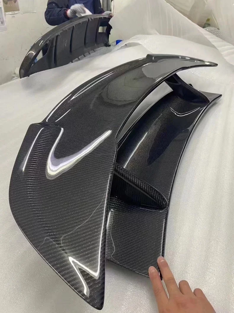 High Quality Carbon Fiber Car Body Kit for McLaren MP4 12C Facelift/Upgrade Bodykit Front Lip Side Rear Lip Skirts Wind Knife