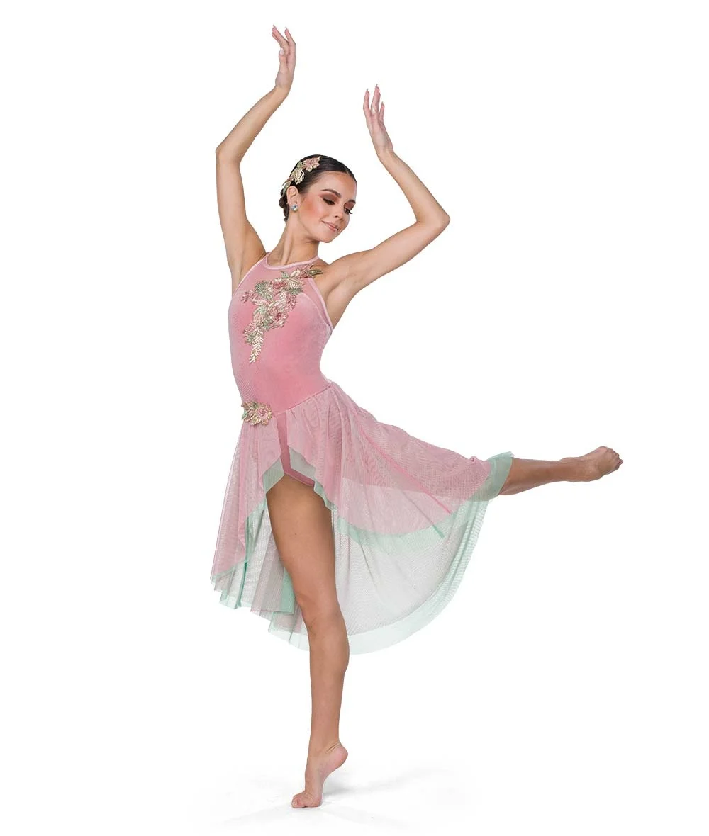 vestido-de-gasa-rosa-y-verde-con-cuello-caido-atuendo-para-actuacion-de-jazz