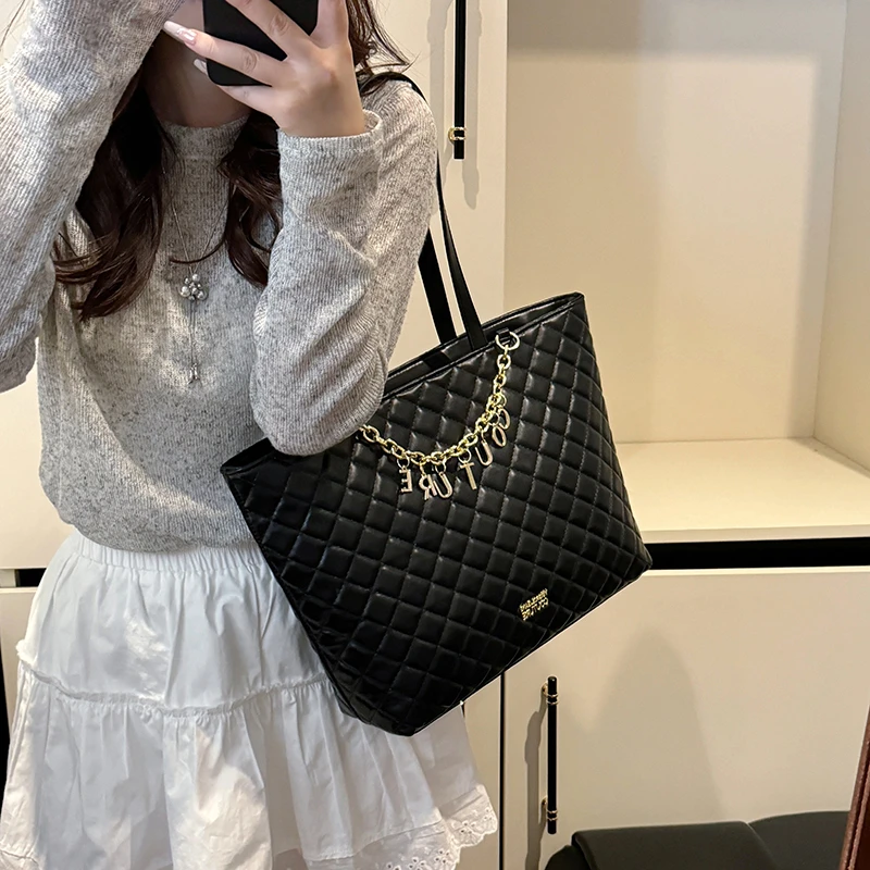 

Luxury And Style Women Tote Bag Elegant Leather Handbag High End Crossbody Bag Vintage Shoulder Designer