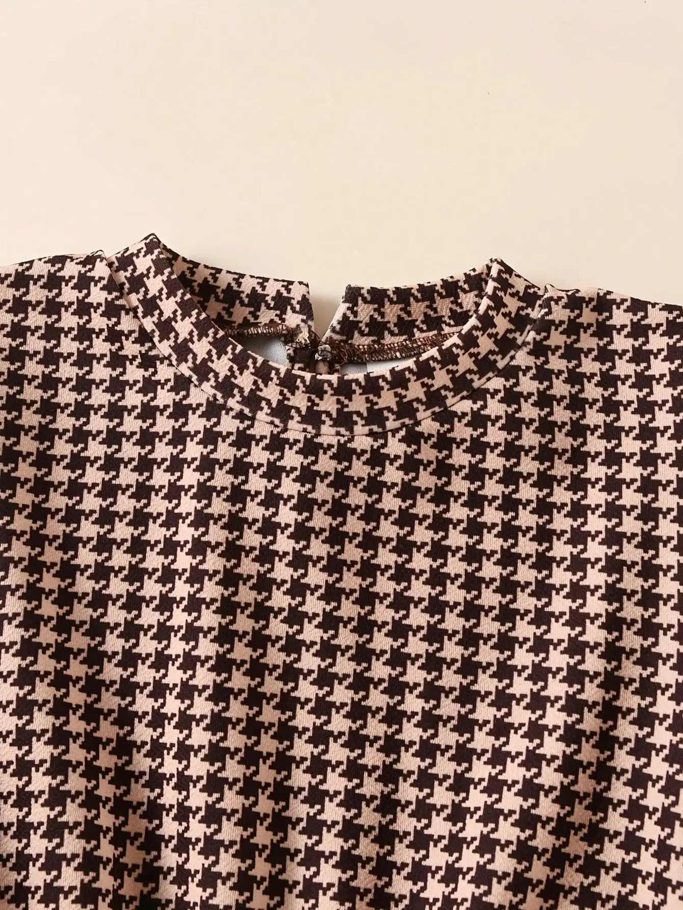 Kinderrock mit Hahnentrittmuster, lässig-elegantes Kleid mit Rundhalsausschnitt, langen Ärmeln und Taillenband, mittellanger Rock für Herbst und Winter für Kinder. – Detail 4