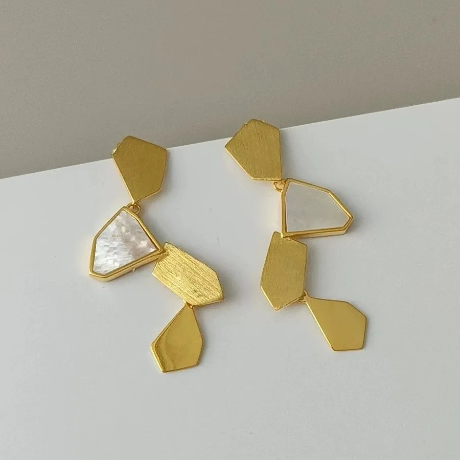 

Personality 18K Yellow Gold Vermeil Geometric Natural White Shell Irregular Ear Stud Chunky Statement Earring Waterproof Jewelry