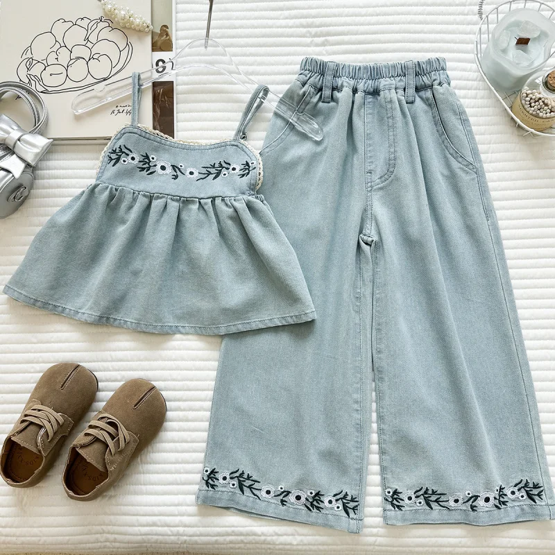 

Summer girls' outfit2026New Embroidered Floral Denim Camisole and Lace Wide-Leg Pants Casual Two-Piece Set