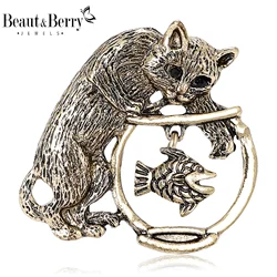 Beaut&Berry Vintage Cat Catch Fish Brooches for Women Unisex Animal Pins Casual Party Accessories New Gifts Friends Decoration