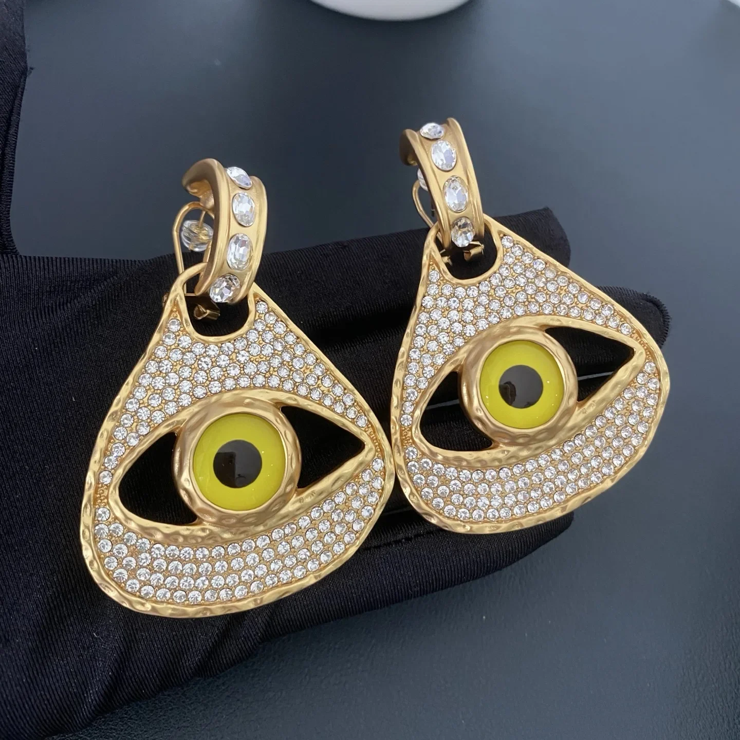 

Europe Vintage Full Diamond Crystal Gold Eye Earrings Woman Top Quality Party Fashion Jewelry Trend