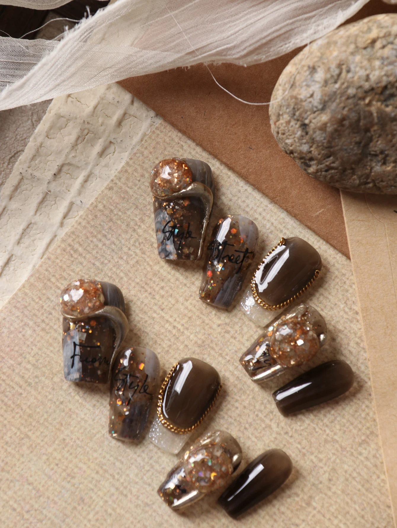 10 faux ongles courts marron e - Nail Adhesive Tab avis et prix