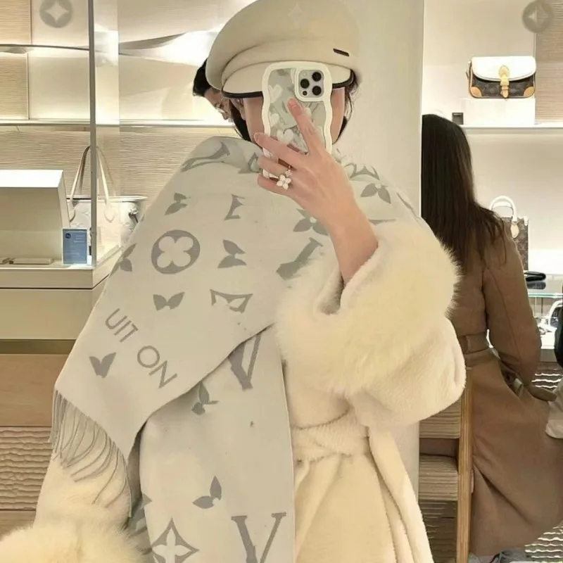 

Осенне-зимний новый розово-розовый шерстяной шарф, высокая версия, кашемировая шаль, длинный шарф с кисточкой в виде джокера со старым цветком.