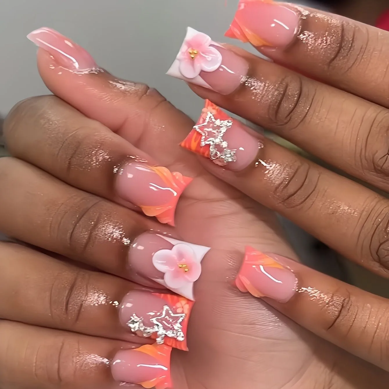 

24Pcs Orange Gradient French Press on Nails with 3D Flower Star Rhinestone False Nails Short Duckbill Full Cover Fake Nails Tips