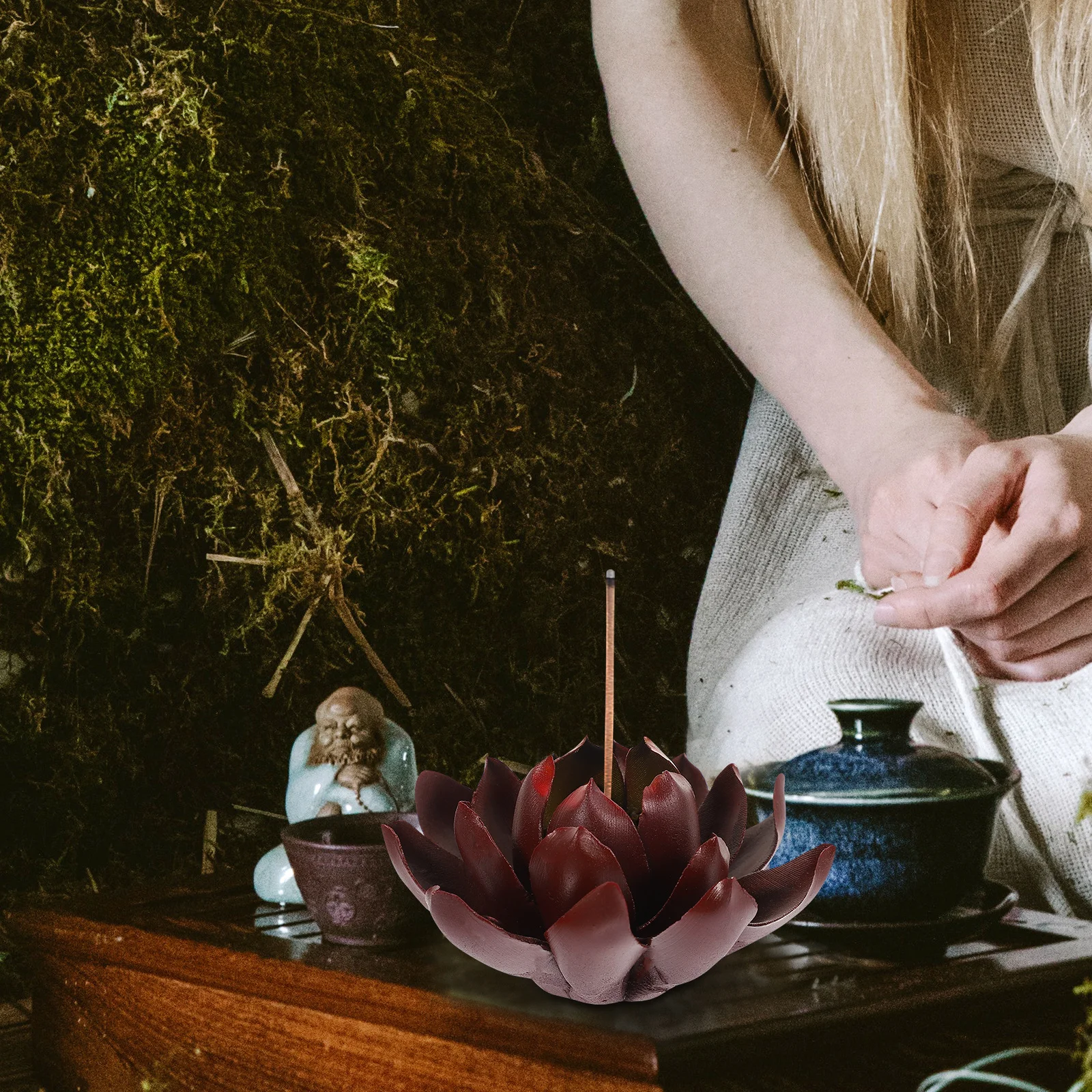 

Lotus Shape Ceramic Incense Holder Decorative Burner Incense Stick Holder for Bedroom Study Office Delicate Desktop Use