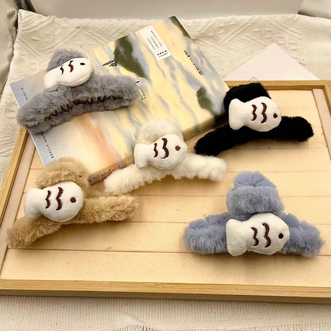 Aishg Cartoon Pop Haarspeldjes Voor Vrouwen Schattige Kleine Vis Pluche Haarklem Rug Hoofd Stropdas Haarspeld Mode Meisjes Haaraccessoires