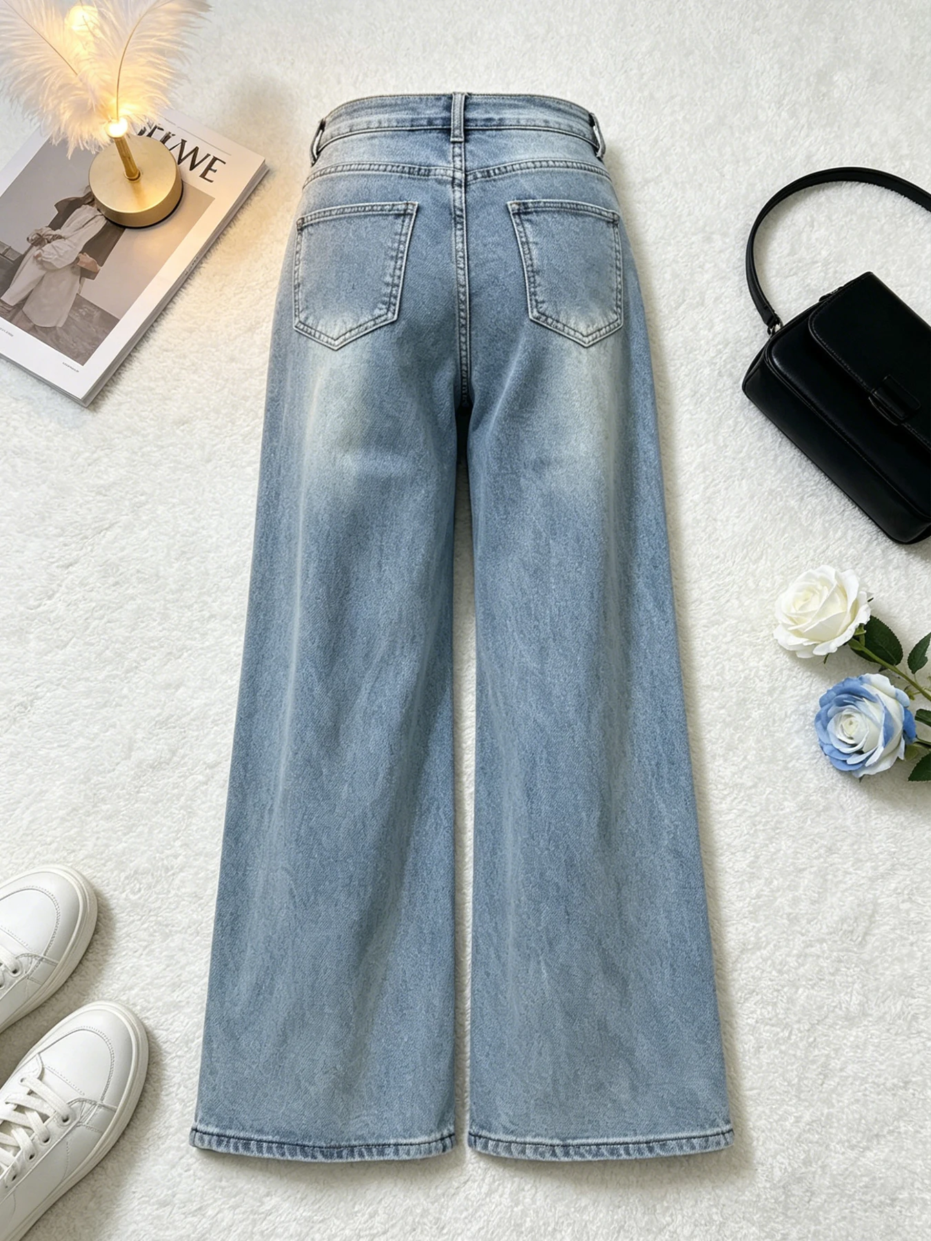 Women's light blue high-waist wide-leg jeans, neat cut, drapey fabric, a refreshing and slimming everyday look for summer