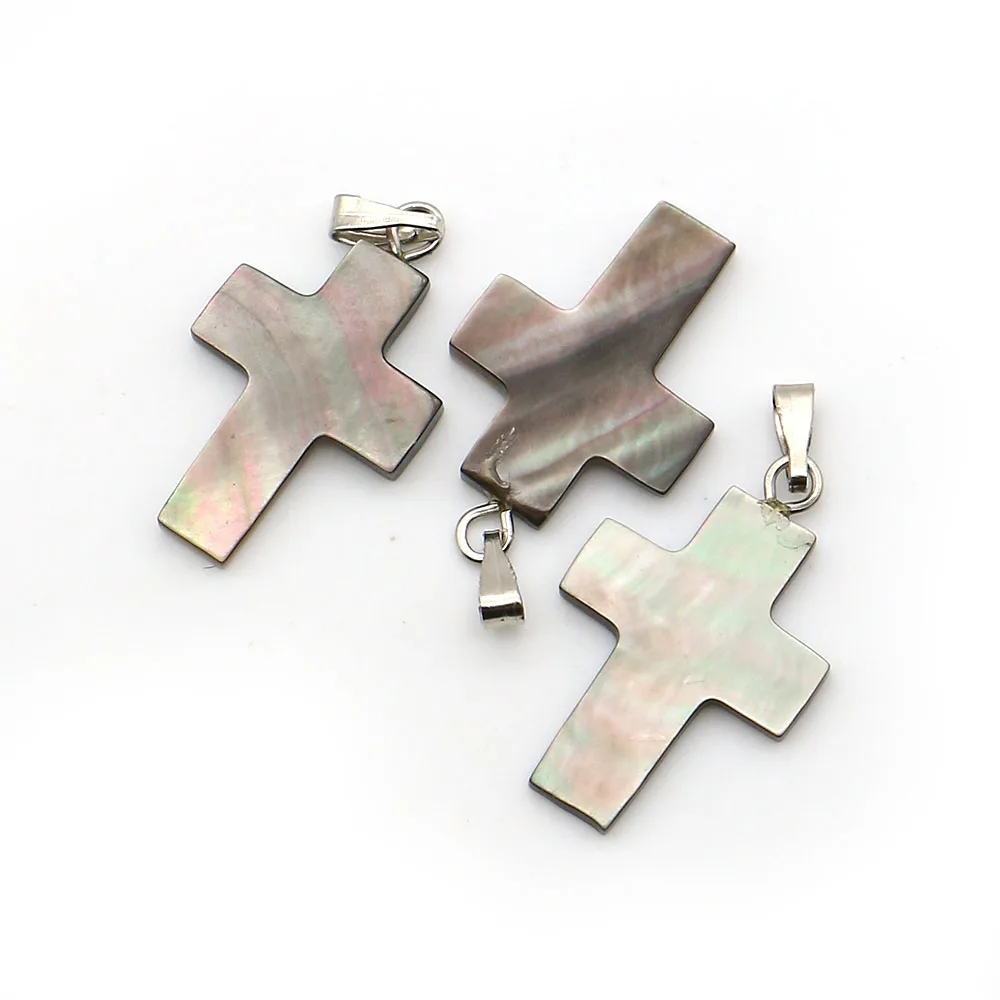 Pendenti classici di conchiglia nera naturale a forma di croce 14x24mm Ciondoli di conchiglia di acqua di mare Collana fai da te Orecchini Componenti di gioielli 3 pezzi / pacco