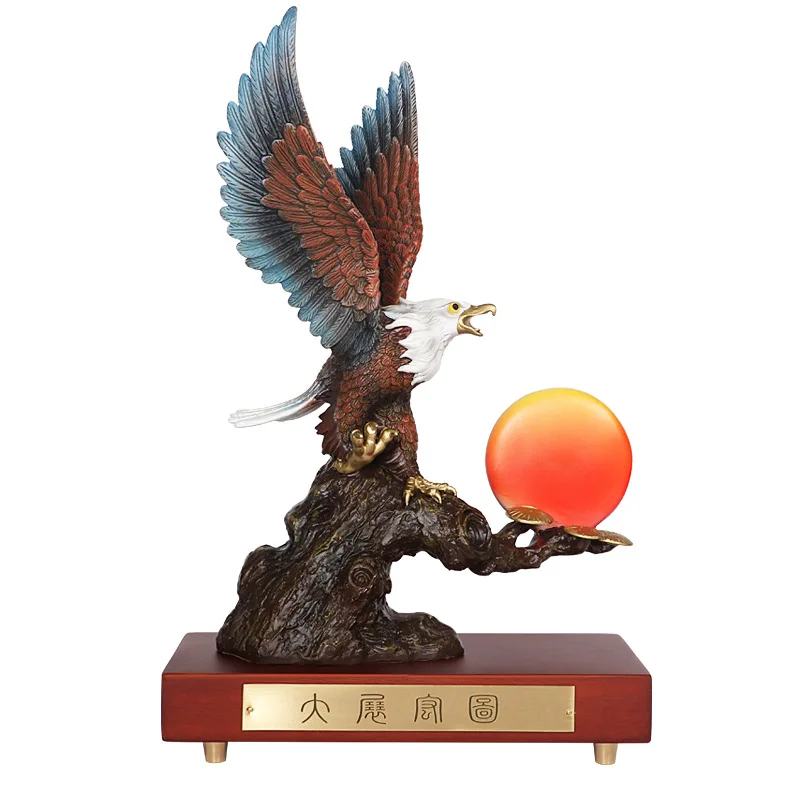 All-copper handicrafts are on display, ornaments, eagle office, home furnishing, living room furnishings are sent to customers