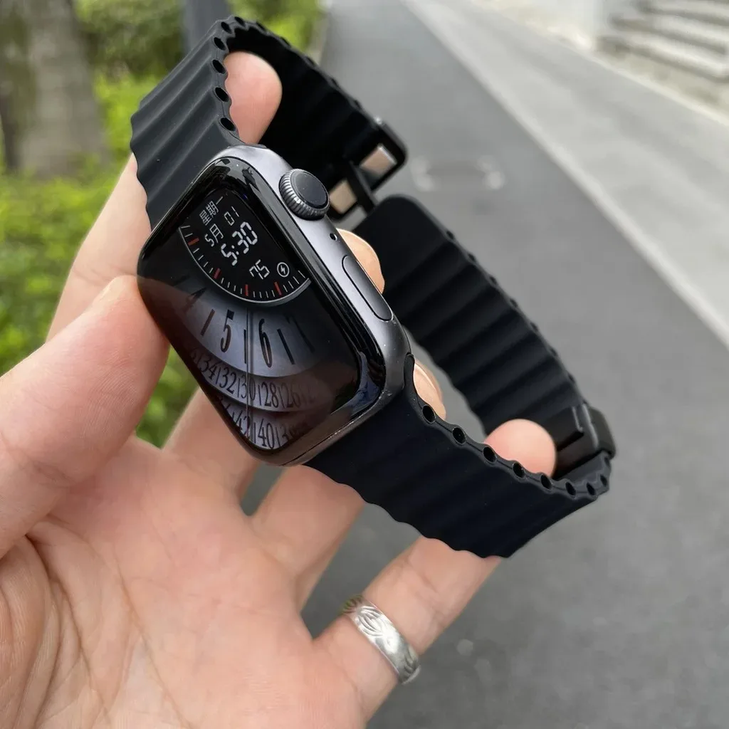 Correa con hebilla magnética para Apple Watch, pulsera de silicona de 49mm, 44mm, 45mm, 40mm, 41mm, 38mm, 42mm, Series iWatch 9, 8, SE, 7, 6, 5,