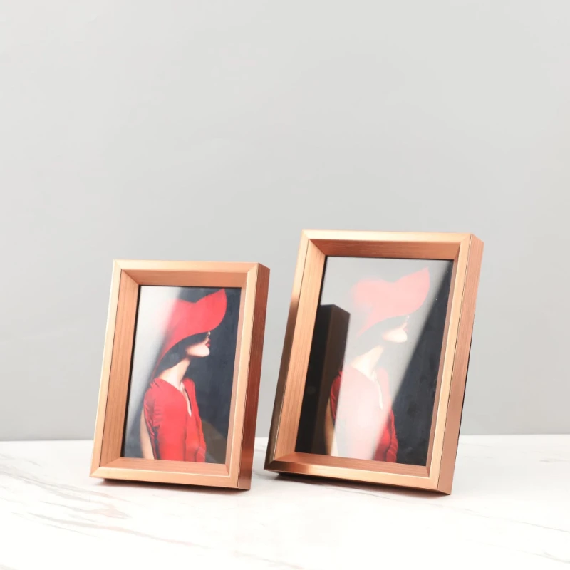 European Metal Photo Frame Golden Line Art Painting, Desktop Photo Storage Rack, Creative Home Decoration Modern Decorative Item