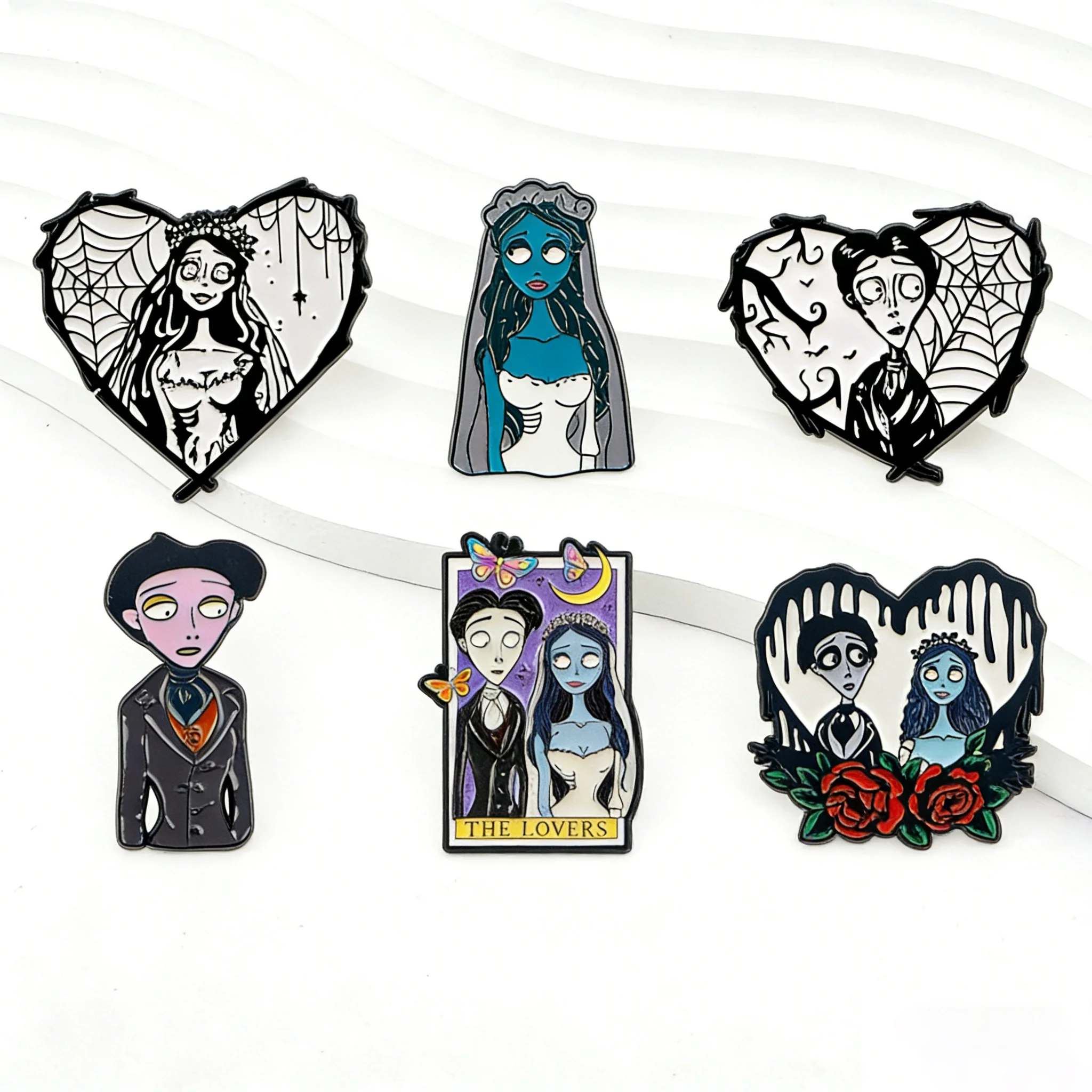

Classic Movie Enamel Pins Horror Couple Brooches Badges for Backpacks Jackets Hats Retro Collection Gifts Cosplay Accessories