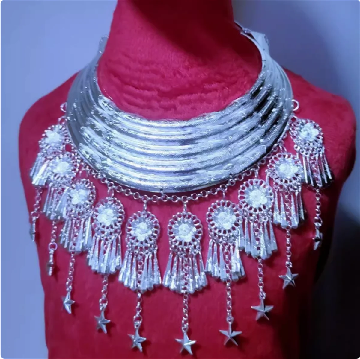 

Серебряный воротник Miao