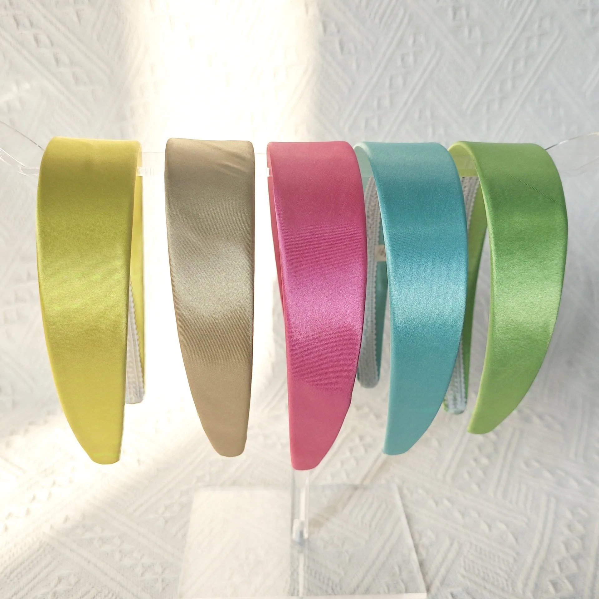 

Fashionable commuting and going out for anti-slip pressure hair band sweet simple color glossy wide-edged head band