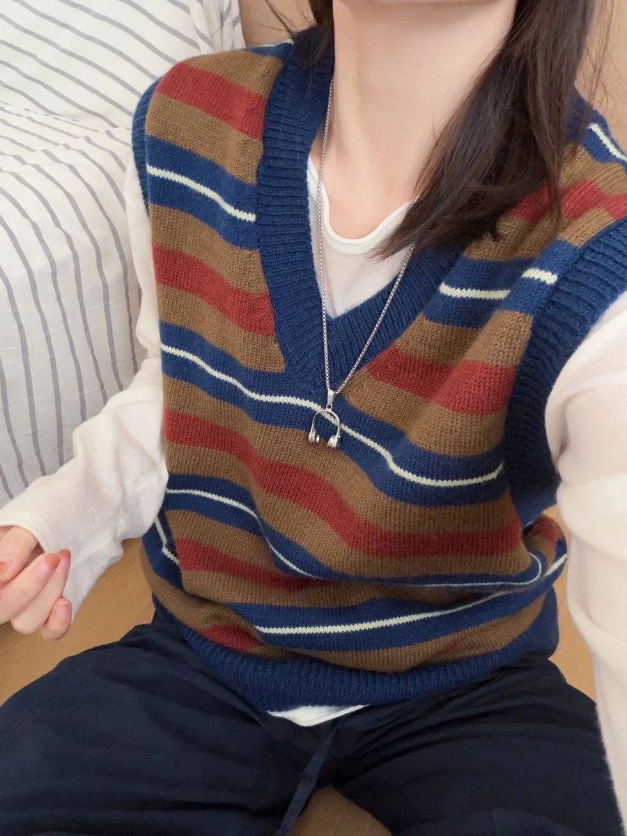 

Женский вязаный жилет в полоску с V-образным вырезом, тонкий свитер-жилет для многослойных образов, весна 2026, повседневный модный тренд