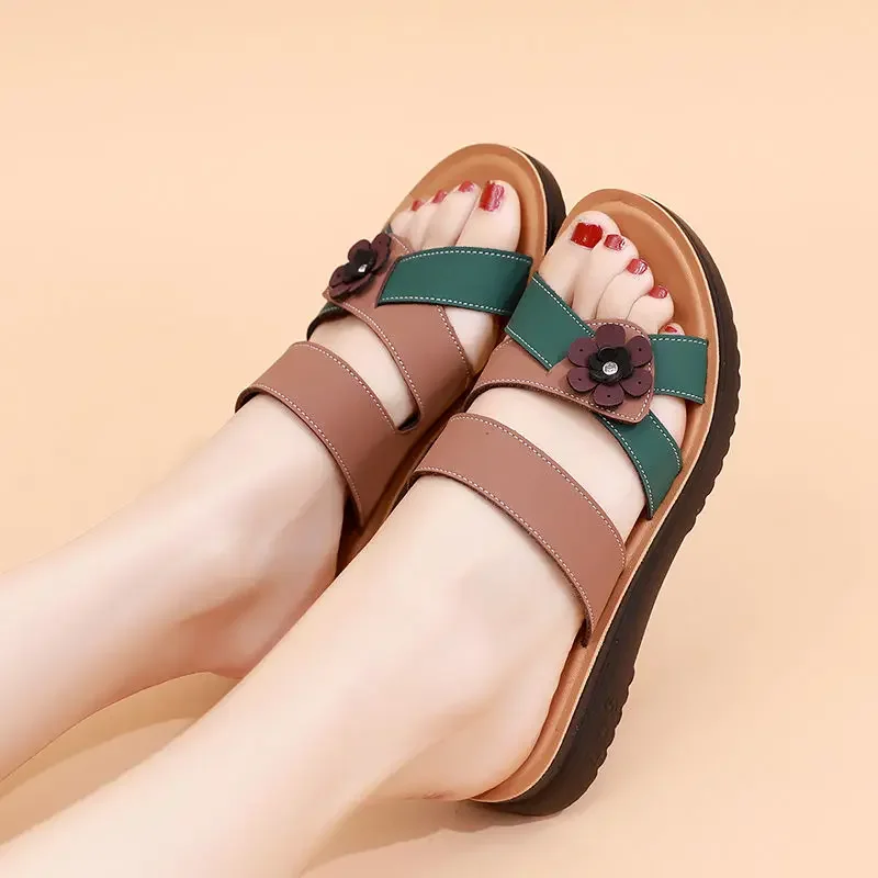 Slides Platform Vrouw Slippers Rode Sleehak Buiten Sandalen Open Teen Leren Schoenen Voor Vrouwen Dikke Designer Luxe Nieuwe Mode