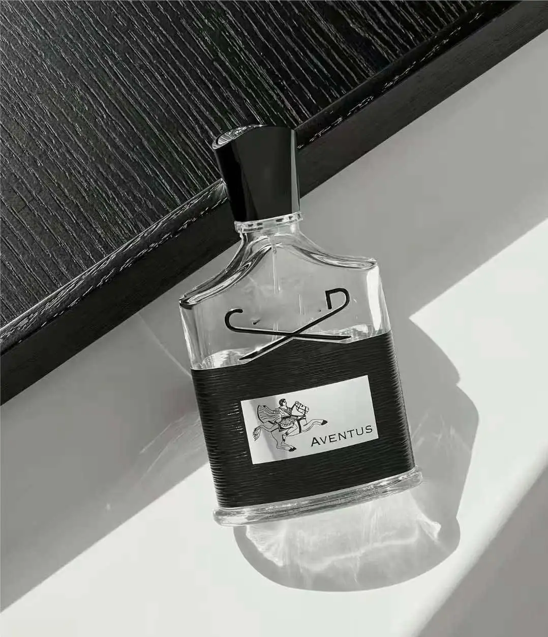 

Cre'ed Ave'ntus Men's perfume 100ML/3.4OZ] is a layer of perfume, reflecting the grand style. Explain the style of men.