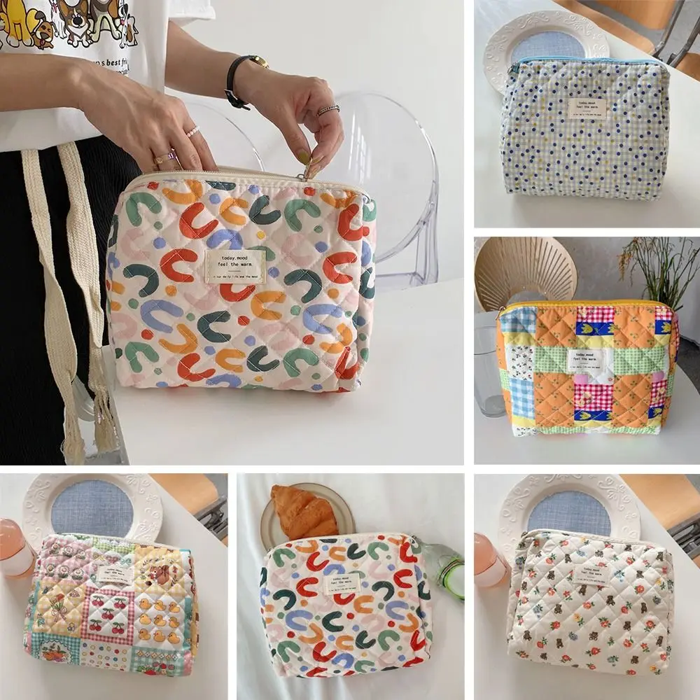 

Korean Quilted Cosmetic Makeup Bag For Women Portable Toilet Bag Female Handbags Floral Organizers Storage Cosmetics Pouch