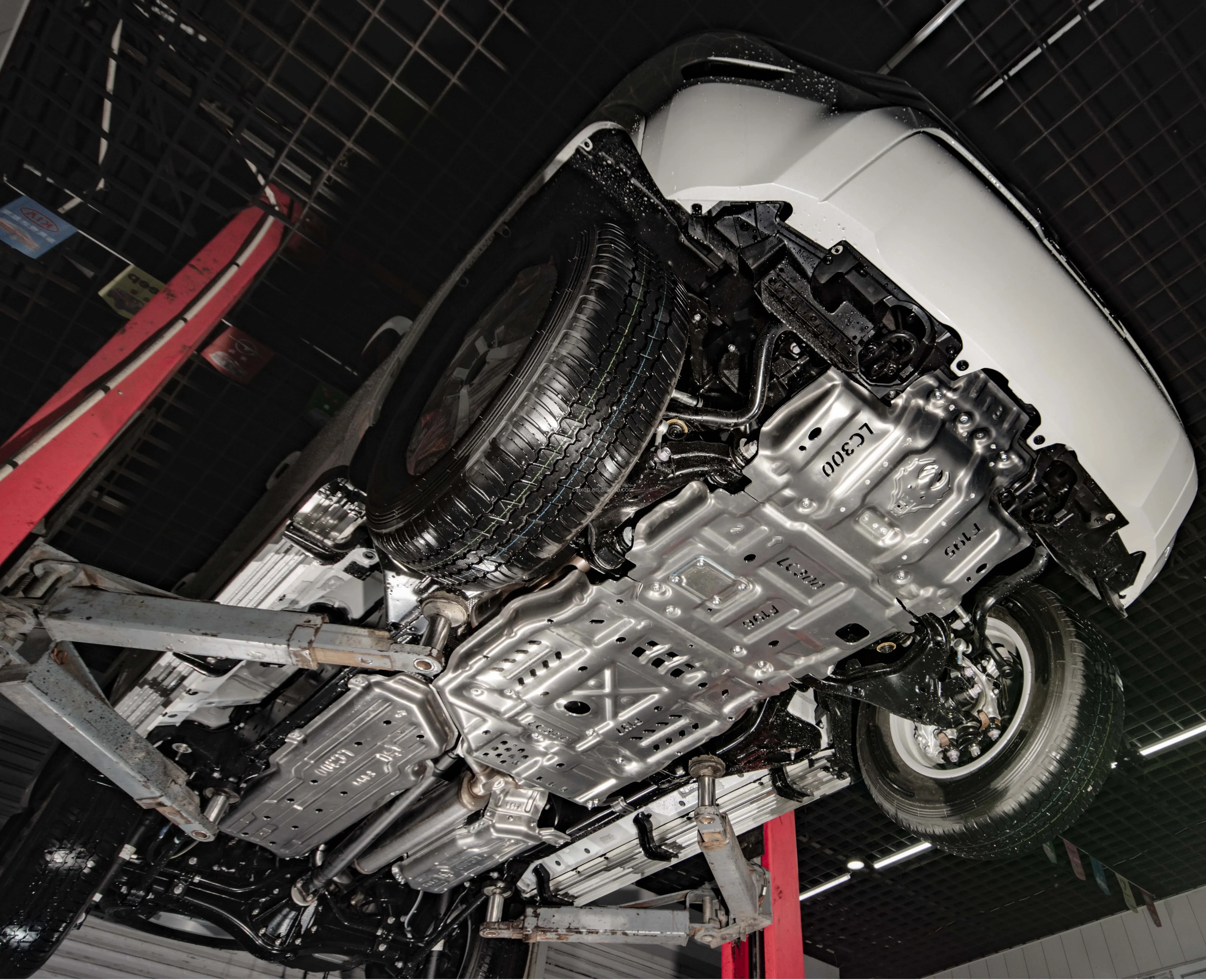 

2023 Junxi Skid Plate Protection Accessory for Toyota Land Cruiser LC300 4x4 Off-Road Durable Tank MG Make Skid Plate