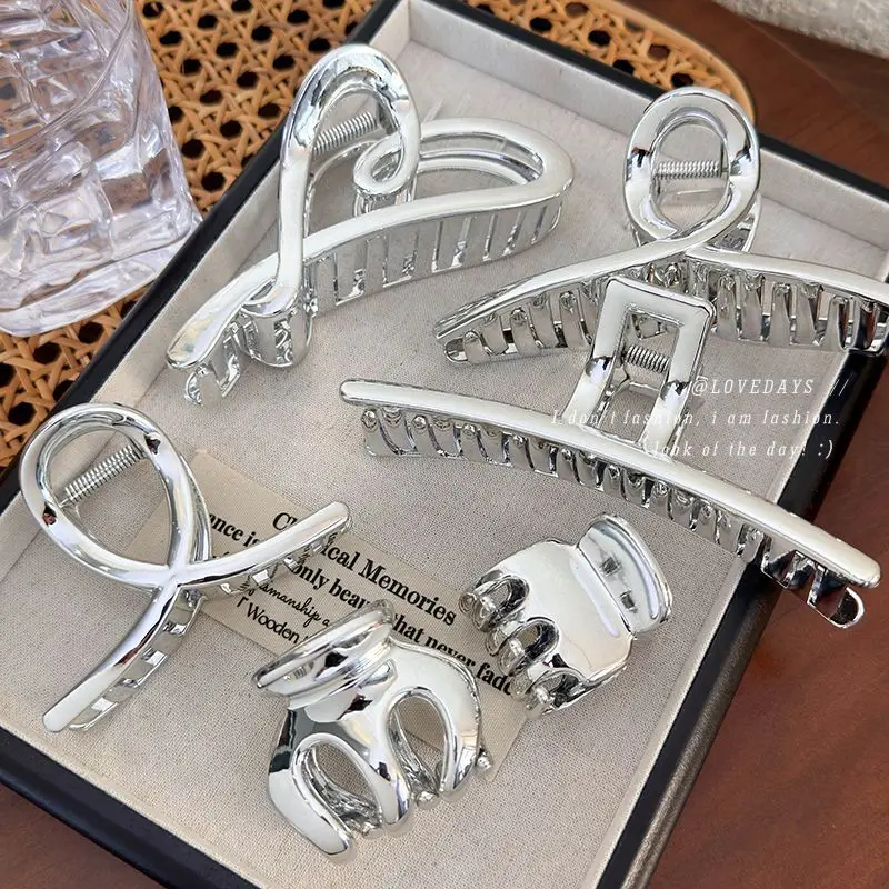 

Faux Metal Silver Heart Hair Claw Chunky Back Head Half Up Clip for Women Edgy Fashionable Design Korean Style Hair Accessories