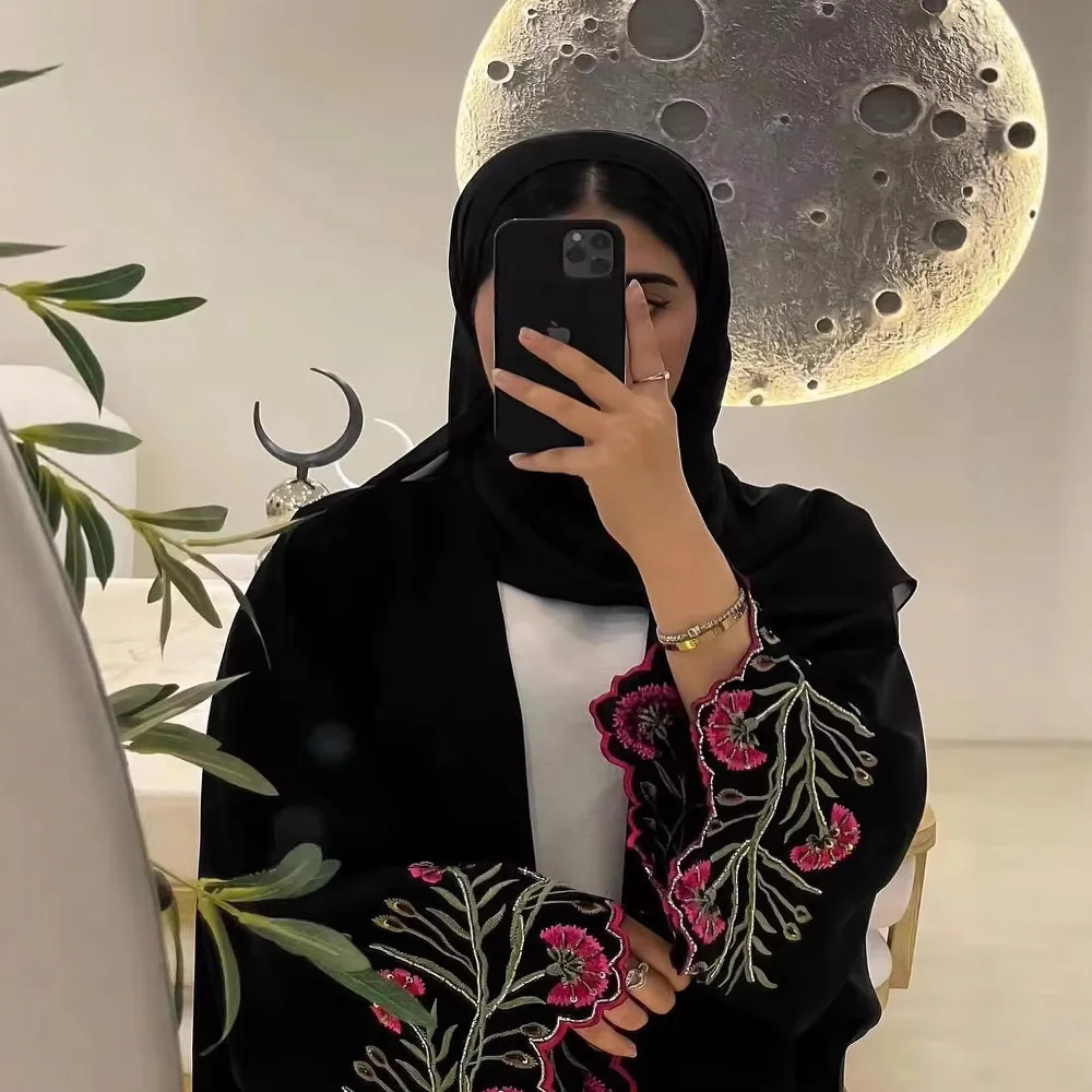

High Quality Women's Elegant Loose Robe Wholesale Embroidered Flowers Cardigan for Spring Casual Abaya for Middle East Dubai