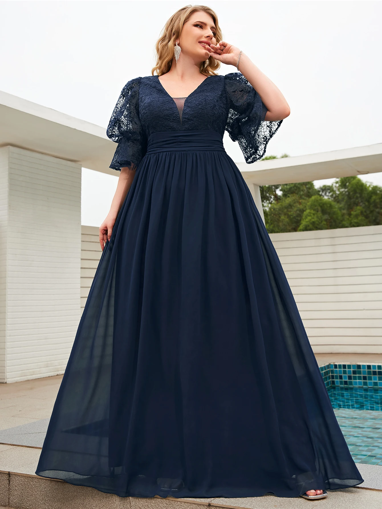 

Платье-бальное платье UNITHORSE больших размеров с V-образным вырезом, рукавами-фонариками, плиссированной талией, цветочной вышивкой и вставками из шифона