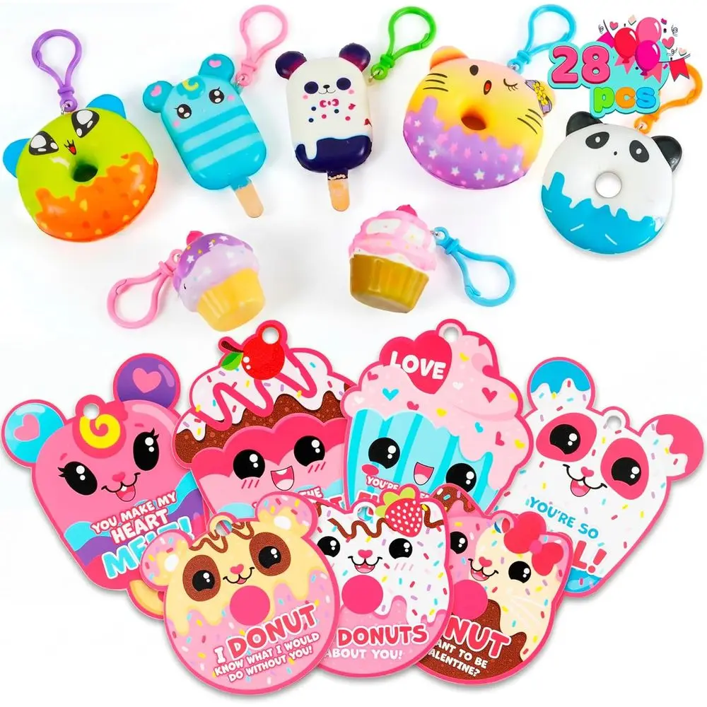 

Мягкие игрушки ко Дню святого Валентина с брелоками и поздравительными открытками для обмена в классе