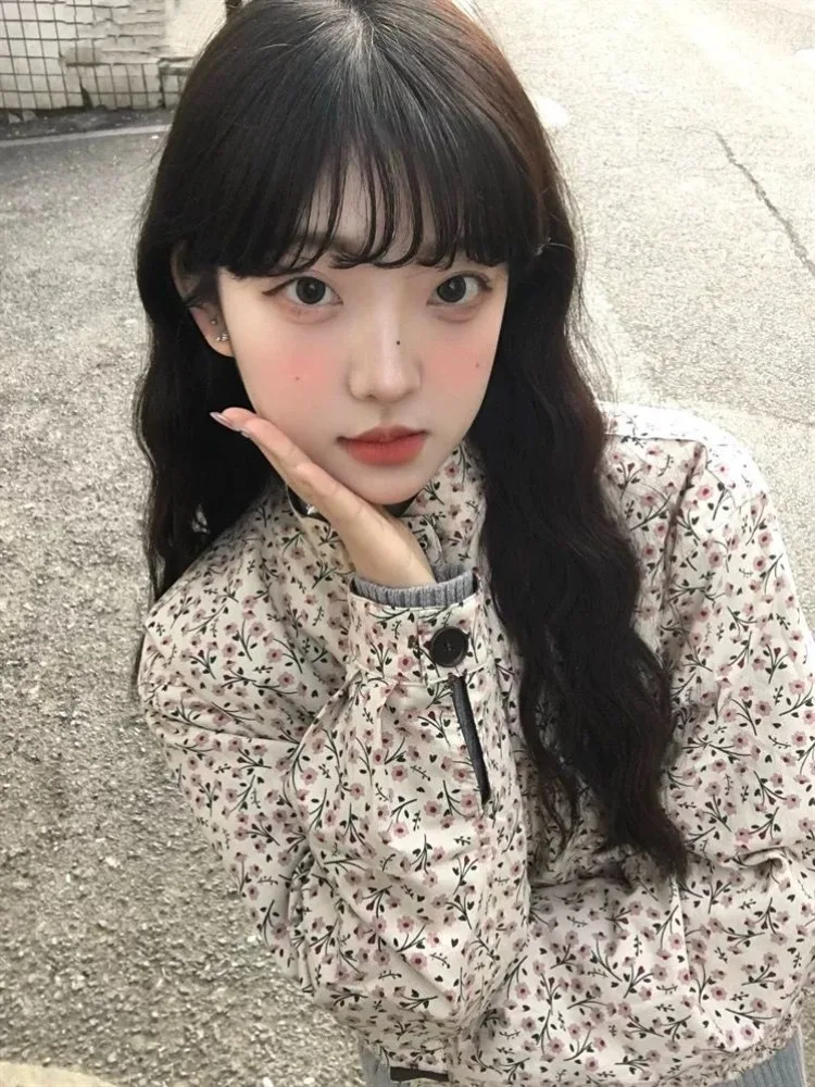 เสื้อแจ็คเก็ตพิมพ์ลายดอกไม้สไตล์ Y2K สำหรับผู้หญิง ฤดูใบไม้ร่วง-ฤดูหนาว 2025 สไตล์เรโทร แบบสองด้าน ซิปสั้น แฟชั่นเกาหลี เสื้อสตรีทท็อปส์