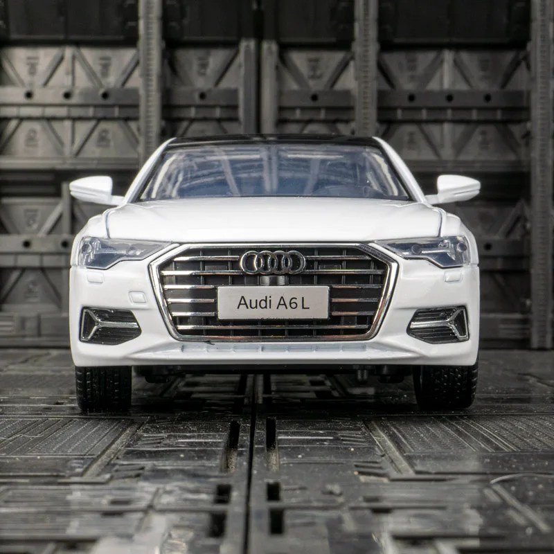 1:24 simulation Audi A6L alloy car model, doors and engine hood, trunk can be opened, sound and light, sedan ornaments, gifts