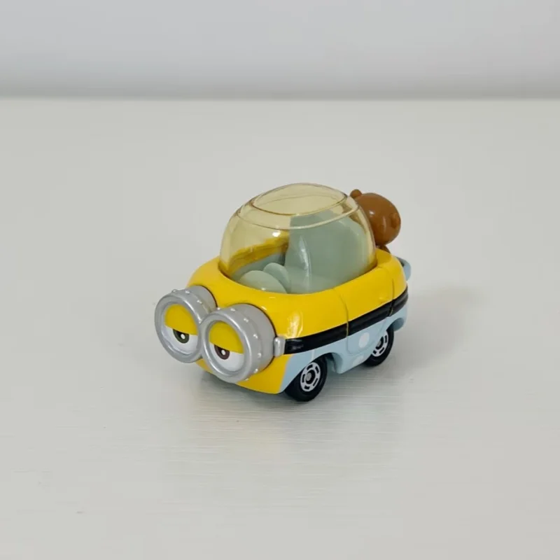 TOMY Modello in lega Giocattolo Veicolo da gioco R01 Cattivissimo Me Grinch Astronave Giallo Ragazzo Giocattolo in movimento Set di binari per auto Non radiocomandato