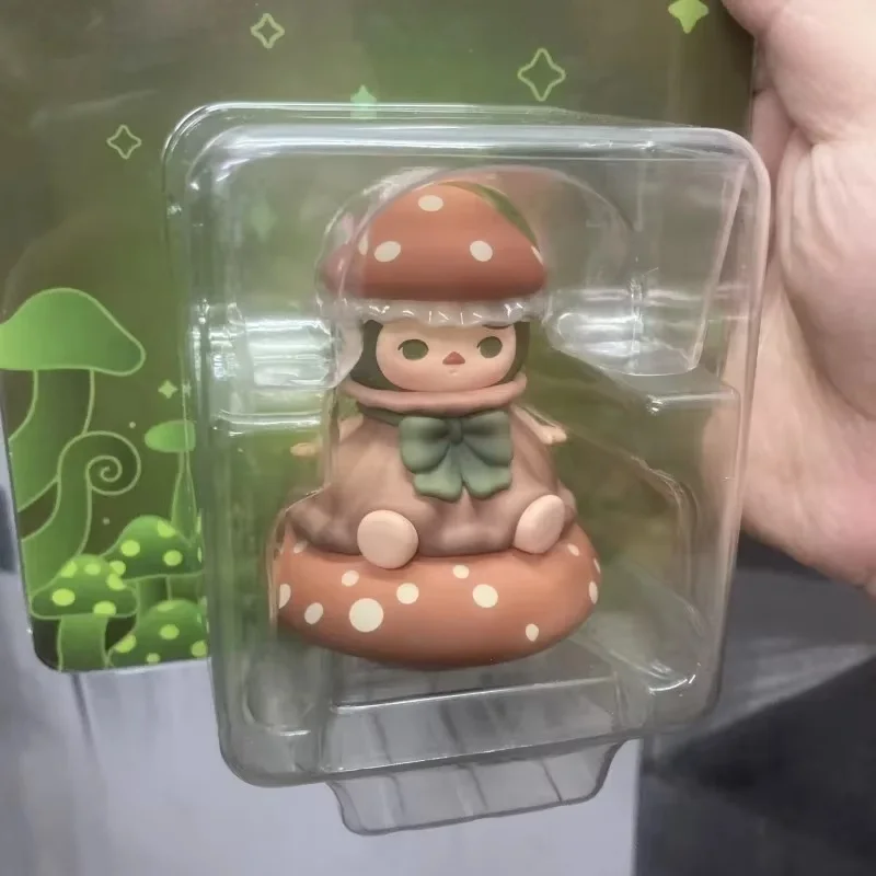 Oryginalna śliczna Pucky Witch Baby Elevator Anime Figurka akcji Ozdoby Figurki Model Lalki Kolekcjonerskie Zabawka Prezent Dziecko Urodziny Gi