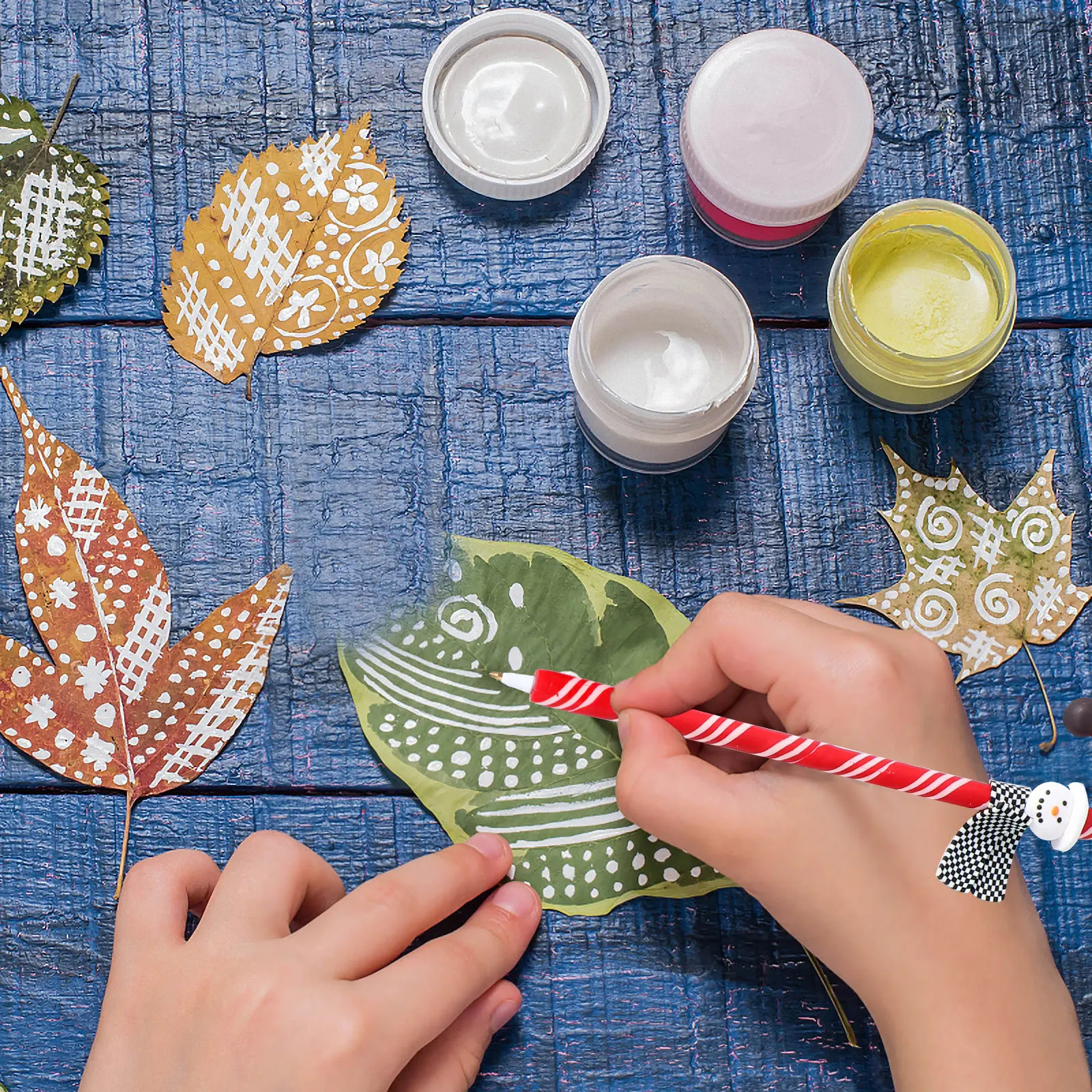 

6Pcs Soft Clay Ball Pen Christmas Theme Santa Claus Snowman Elk School Writing Gift Set Christmas Style Ball Pen