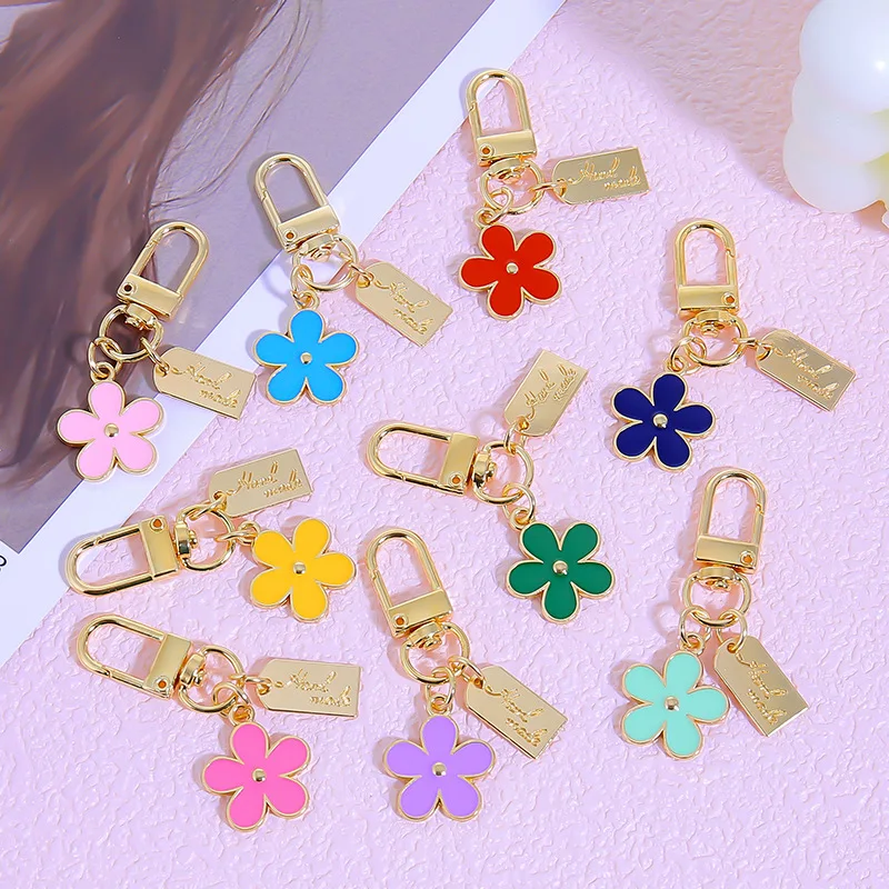 Fashion INS Style Daisy Flower Keychain Pink White Black Enamel Metal Pendant Women Key Bag Accessories Keyring