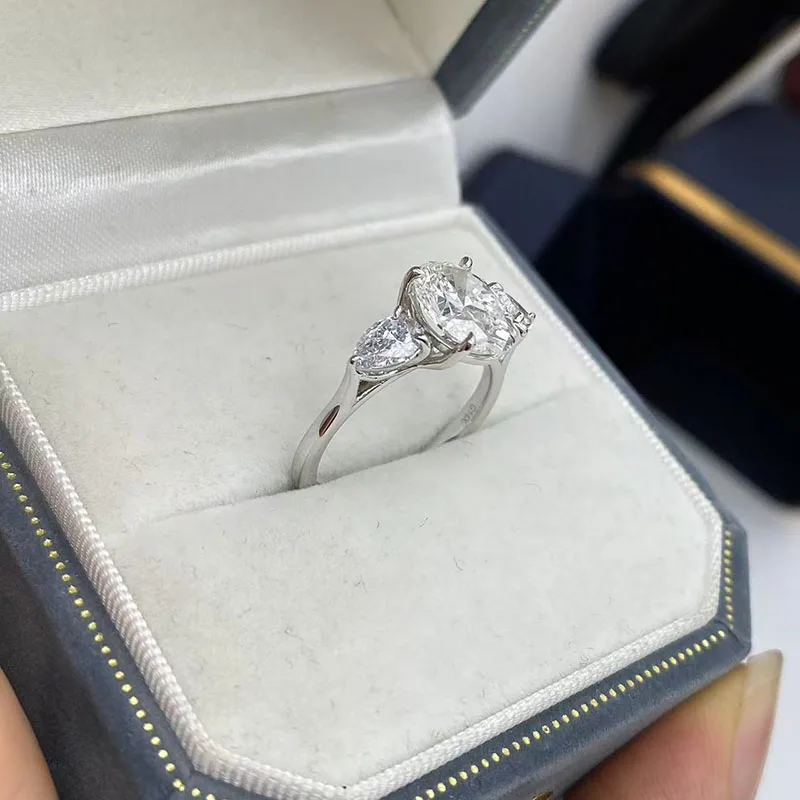 Premium IGI Certified 2Ct Oval Cut Lab Grown Diamond Ring VS-VVS Clarity CVD HPHT Diamond Platinum 950 Three Stone Ring