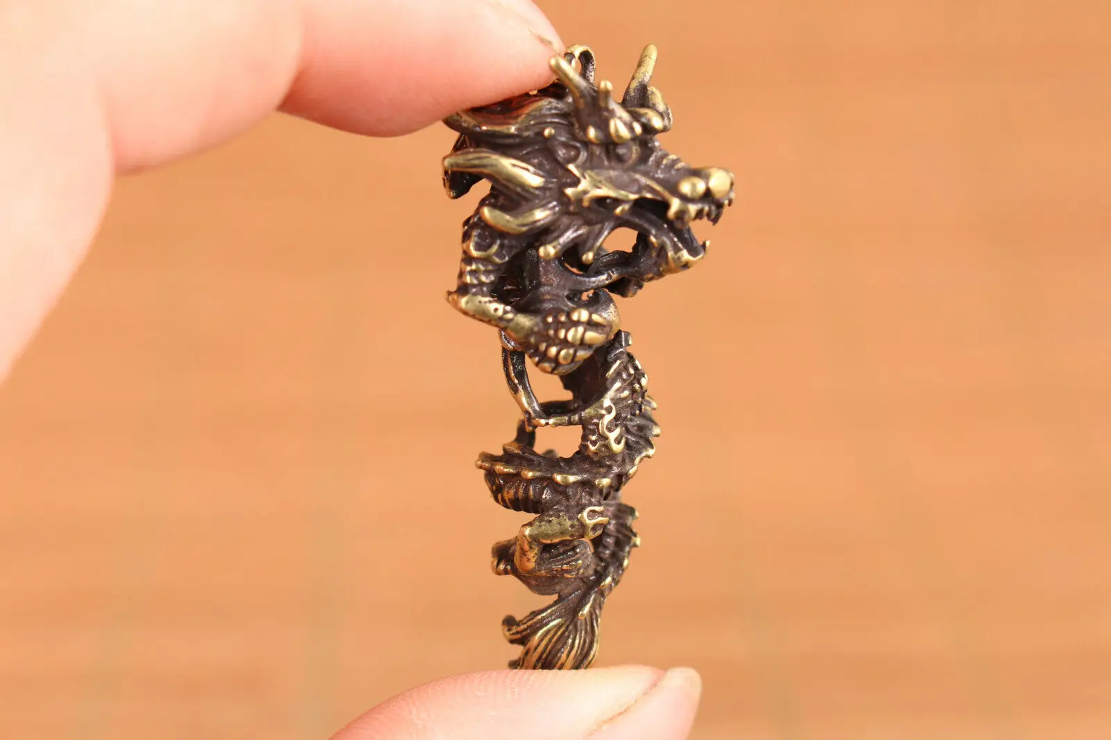 Rare Chinese bronze hand casting dragon statue collectable pendant netsuke