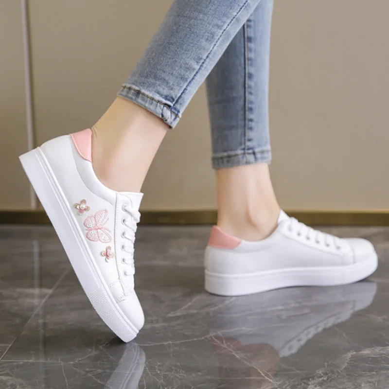 New 2024 Spring Women Leather Breathable Flat Sole Shoes with Leather Lace Up Sports Fashion Casual Little White Shoes Female