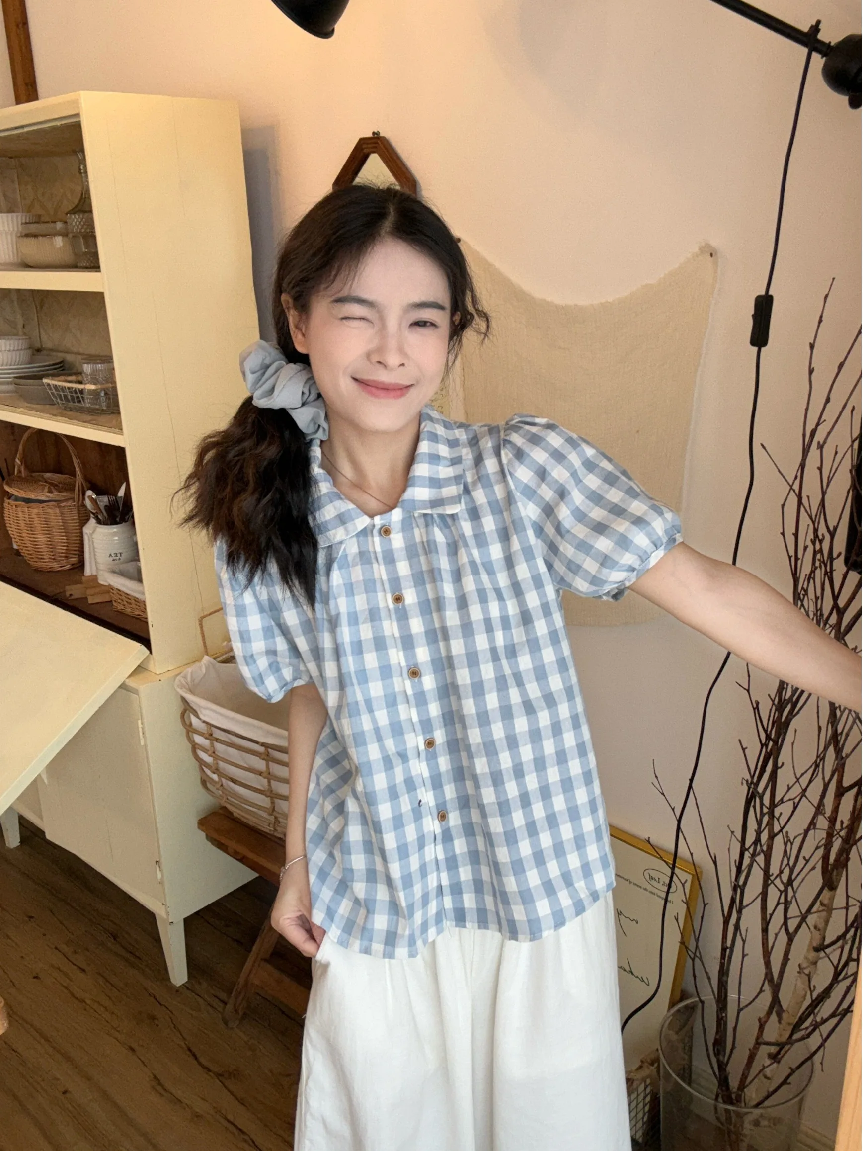 

Chic Sweet Summer 2026 Women's Shirt Design Sense Plaid Anti-Aging Doll Collar Bubble Sleeve Pure Cotton Polyester Fiber Shor...