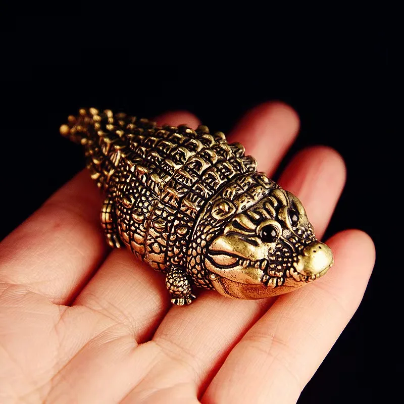 

Cute Fat Copper Alligator Statue, Creative Desktop Ornament Home Decor for Bedroom, Office, Bookshelf Wine Cabinet Decoration
